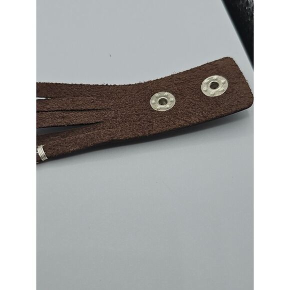 NAKAHOL leather strands adorned with freshwater pearls and gold-toned ACCENTS - Picture 16 of 16